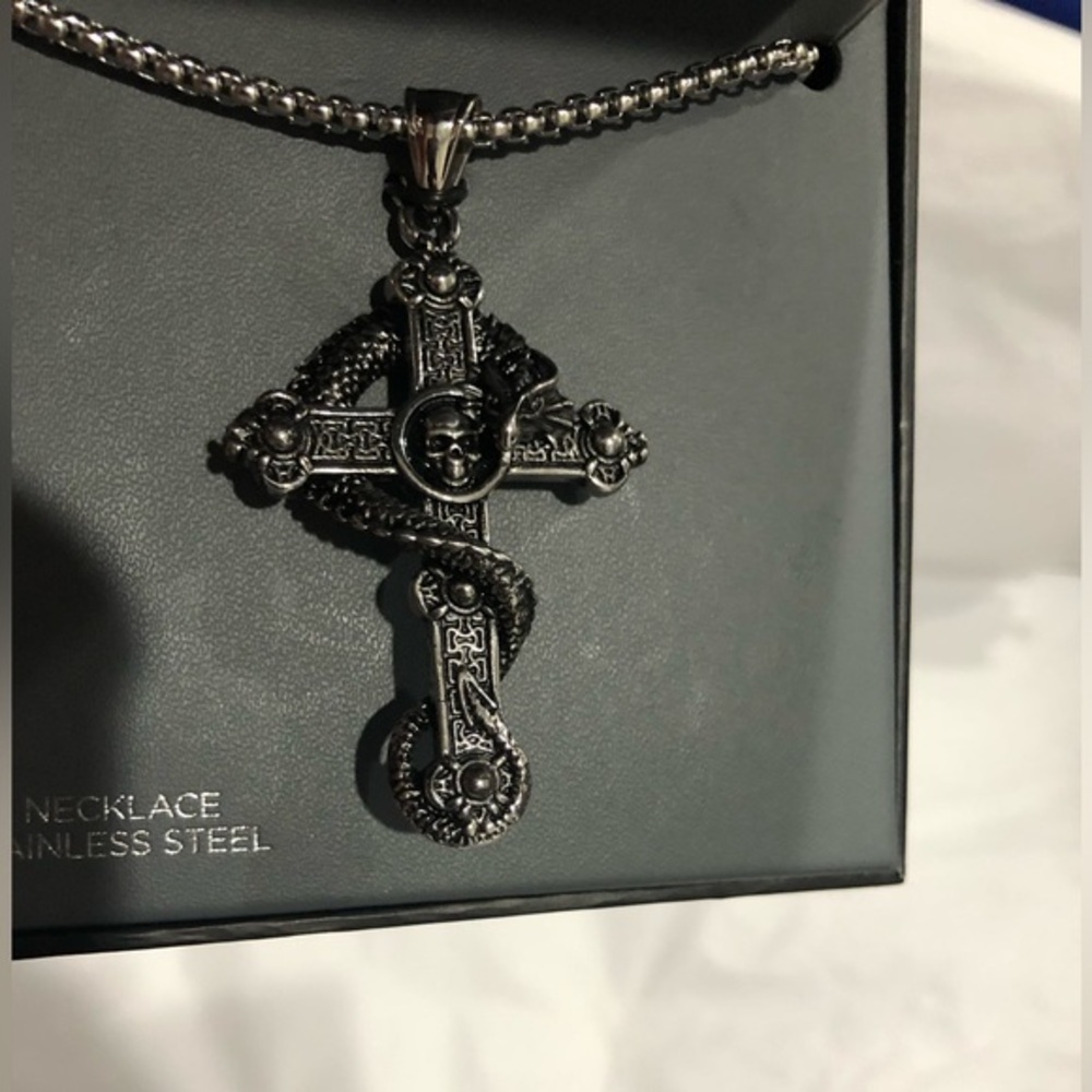 Ed Hardy Men’s silver serpent cross gothic charm neckchain new in hardcase new